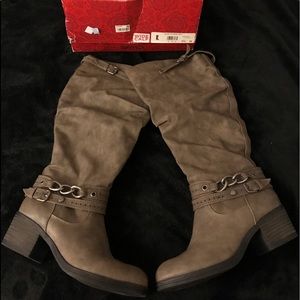 8.5 Carlos Santana boots tan